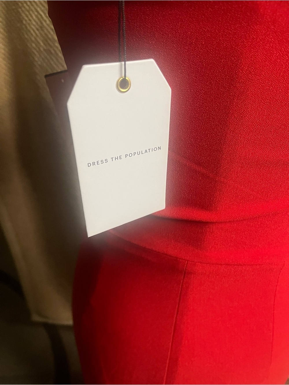 Dress the population ROUCHED crepe body on Shoulder Red Midi Dress - Picture 5 of 5